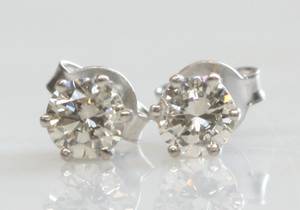 Par brillantørestikker, ca. 0.63 ct. 2