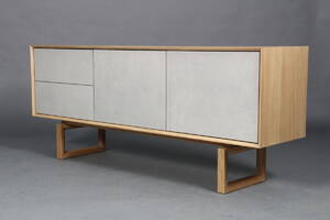 Skænk med 2 låger og skuffer. Design af Says Who. Eg Denne vare er sat til omsalg under nyt varenummer 4725371