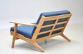Hans J. Wegner 1914 - 2007. Fritstående To-pers. sofa, model GE-2902
