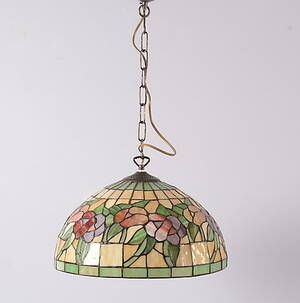 TAKLAMPA, Tiffanystil, 1900-talets senare hälft.