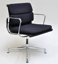 Charles Eames 1907-1978. Soft Pad armstol, Model EA-208. sort uld