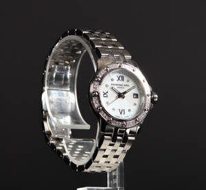 Raymond Weil Dameur model Tango med talrige brillanter. Denne vare er sat til omsalg under nyt varenummer 4445300