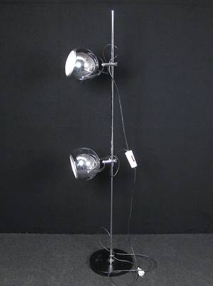 Zweistrahlige Stehleuchte der 196070er Jahre in Chrom