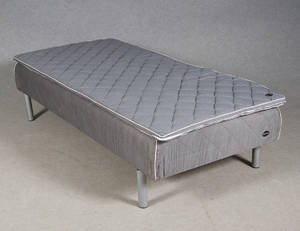 Resårsäng med bäddmadrass, 90x200 cm.