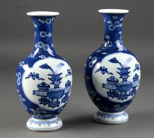 Par kinesiske vaser af porcelæn. 1900-tallet 2