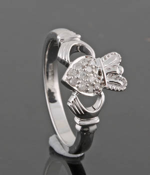 9Kt Diamond ring approx. 0.08ct.