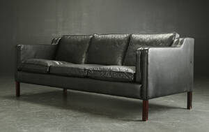 Stouby. Tre-pers. sofa, model Eva, sort læder 