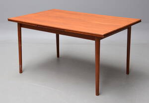 Dansk møbelproducent. Spisebord af teaktræ