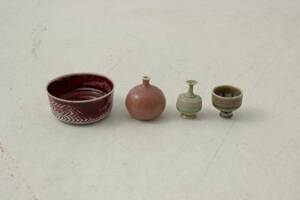 Miniatyrer, 4 st. bland annat. Stig Lindberg 1916-1982