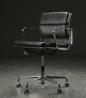 Charles Eames. Soft Pad kontorstol, Model EA-217, sort læder 