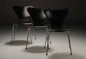 Arne Jacobsen. 7er stole, sortlakerede 3