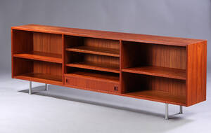 Dansk  møbelproducent. Skænk af fineret teak