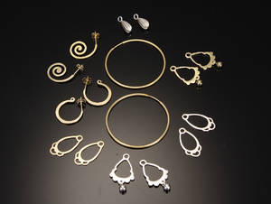 Spinning Jewelry. Ørestikker med vedhæng 8