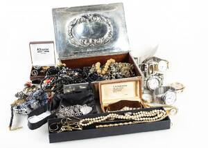 SMYCKENBIJOUTERIER, ett parti