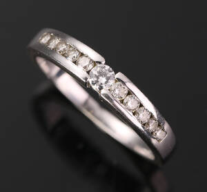 Diamantring i 18 kt hvidguld med brillanter ca. 0.36 ct.