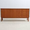 SIDEBOARD. Teak. Fyra lådor och två luckor med två hyllplan.