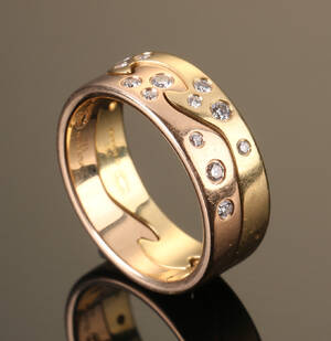 Georg Jensen todelt Fusion ring af 18 kt guld.