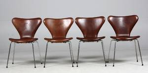 Arne Jacobsen 1901-1971. Fire stole nybetrukket med læder, model 3107 4