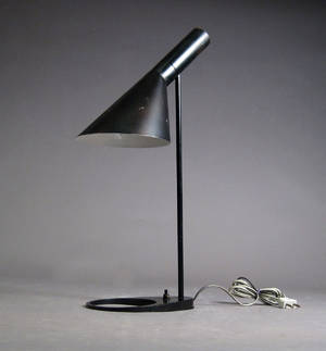 Arne Jacobsen. AJ-Bordlampe, Tidlig model