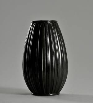 Just Andersen 1884-1943. Vase af diskometal nr. 2364