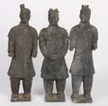 Tre kinesiske terracotta krigere i ler H. ca. 5354cm 3