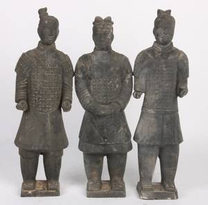 Tre kinesiske terracotta krigere i ler H. ca. 5354cm 3