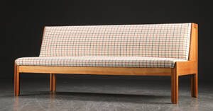 Daybed af eg, dansk møbelproducent