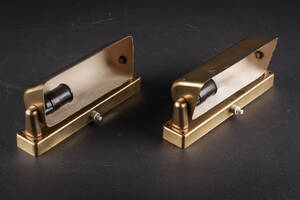 Lyfa. Par væglamper af lakeret messing 2