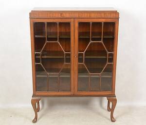 VITRINSKÅP, engelsk stil, 1900-tal.