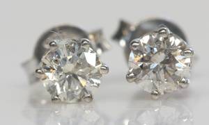 Par brillantørestikker, ca. 0.52 ct. 2