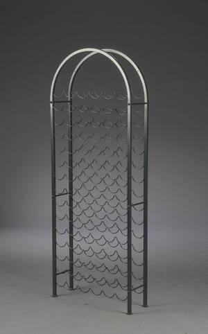 Vinreol af bemalet metal