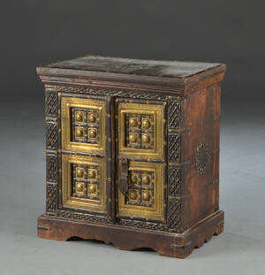 Orientalsk tobaksskab af træ