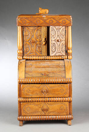 Almuedukkechatol af fyrretræ, 1800-tallet