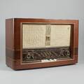 Radio, modell äldre. Längd 67. Djup 24 cm