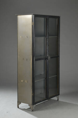 Industrielt design, metal vitrineskab.