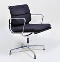 Charles Eames 1907-1978. Soft Pad armstol, Model EA-208. sort uld
