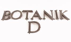 Fasadbokstäver 8st, 1900-talets första hälft