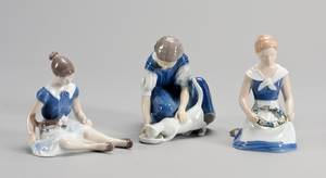 B G. Tre figurer af porcelæn 3