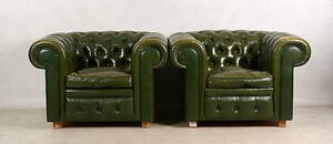 FÅTÖLJER, 1 par, Chesterfield-modell, Artistic Upholstery Limited, England, 1900-talets senare hälft.