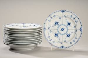 Kgl. P. Musselmalet halvblonde middagstallerkener. 12