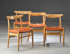 Hans J. Wegner. Et sæt på fire stole, model W2 4