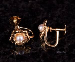 Ett par örhängen 18K med odlade pärlor 1900-tal