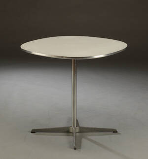 Arne Jacobsen  Piet Hein, cafébord  Denne vare er sat til omsalg under nyt varenummer 4713291