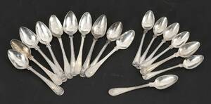 Kaffeskedar i silver 17st, modell Engelsk Snäcka, bl.a. 1800-tal