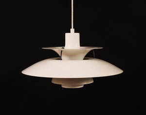 Poul Henningsen för Louis Poulsen. Taklampa, PH5 Pendel