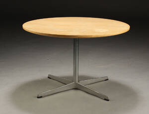 Arne Jacobsen. Cirkulært sofabord, bøgetræ