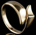 Guldring.