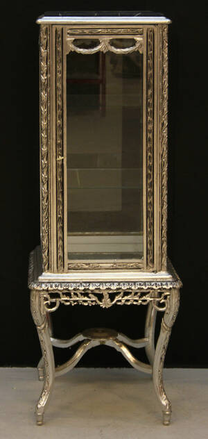 Vitrinskåp, Louis XV-stil