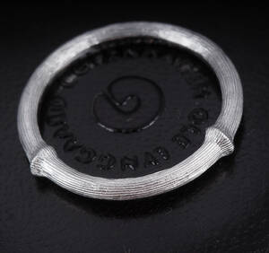 Ole Lynggaard. Nature ring af 18 kt. satineret hvidguld. Str. 2