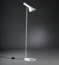 Arne Jacobsen. AJ standerlampe, hvidlakeret  Denne vare er sat til omsalg under nyt varenummer 4711649